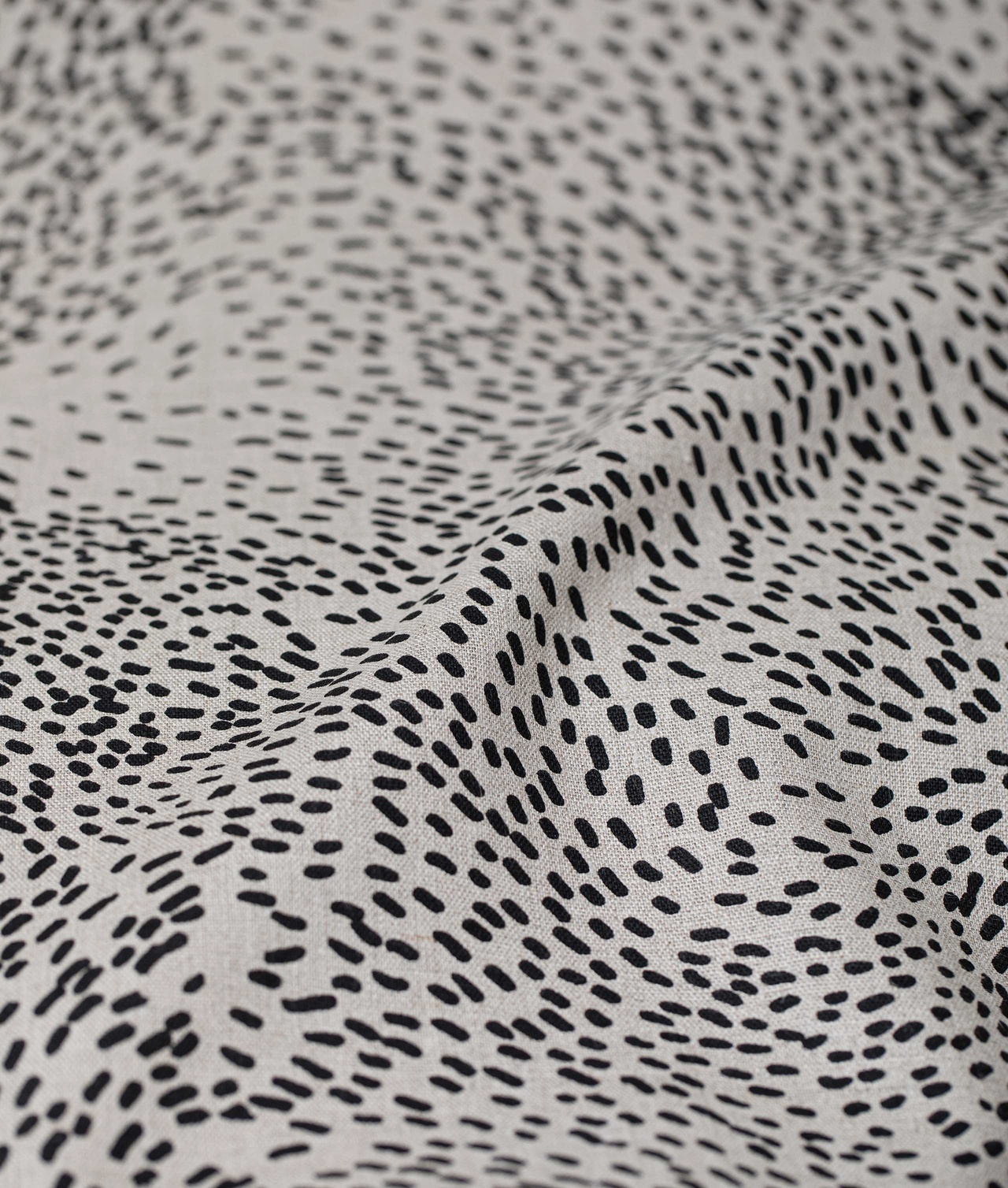 Linen fabric ”POLLEN” Black/Natural